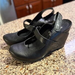 Crown Vintage Black Wedge Shoes